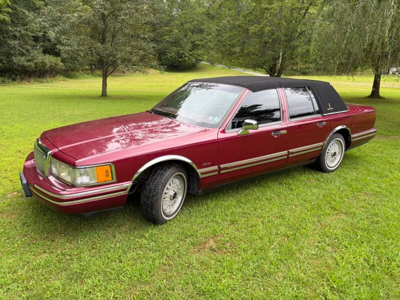 39K-Mile 1993 Lincoln Town Car Signature Series