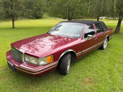 39K-Mile 1993 Lincoln Town Car Signature Series Photo Gallery — Photo 12