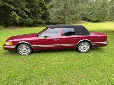 39K-Mile 1993 Lincoln Town Car Signature Series Photo Gallery — Photo 9
