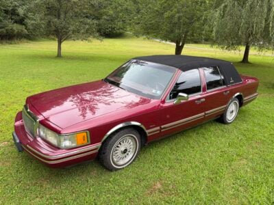 39K-Mile 1993 Lincoln Town Car Signature Series Photo Gallery — Photo 11