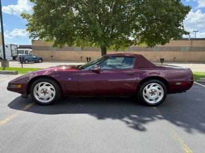 8K-Mile 1993 Chevrolet Corvette Convertible 40th Anniversary Photo Gallery — Photo 2