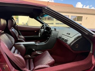 8K-Mile 1993 Chevrolet Corvette Convertible 40th Anniversary Photo Gallery — Photo 59